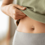 Piercing nombril : rejet, causes et solutions